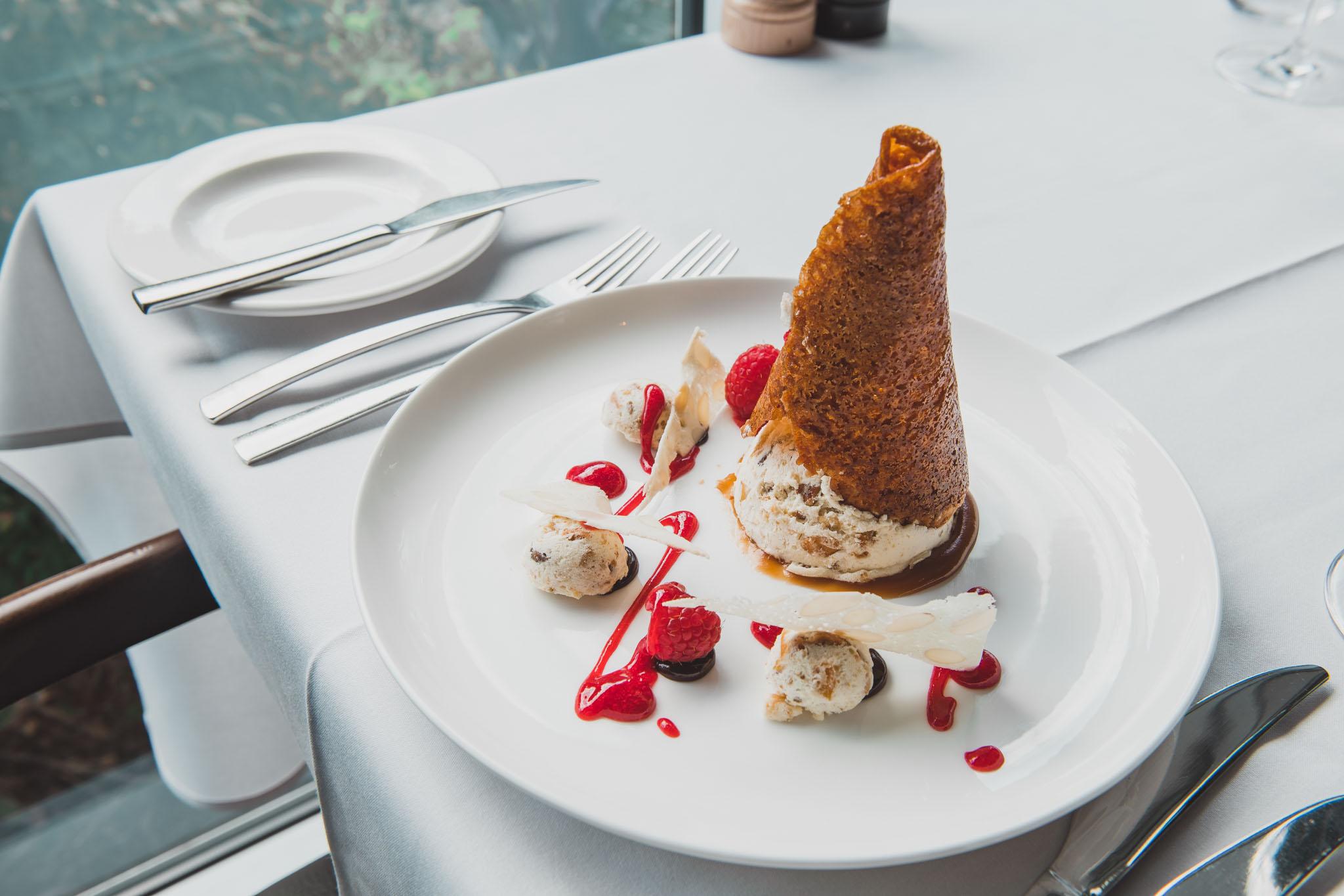 The Point Brisbane Hotel Dış mekan fotoğraf A dessert at the restaurant