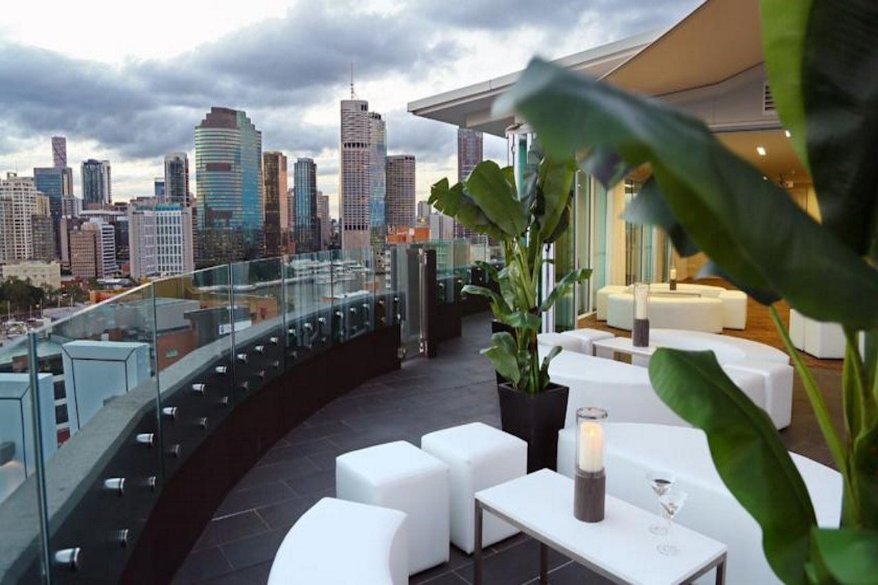 The Point Brisbane Hotel Dış mekan fotoğraf The rooftop bar at the Standard East Village