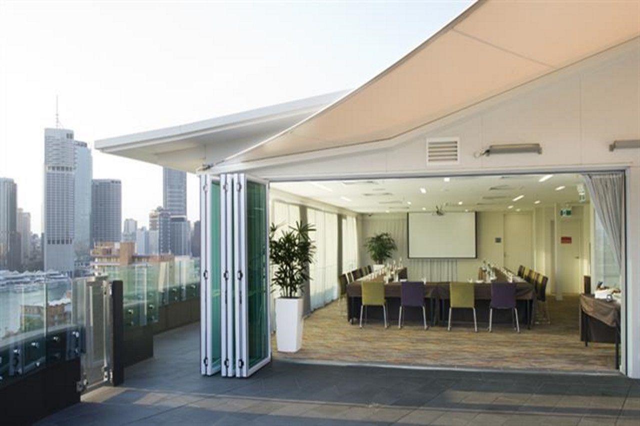 The Point Brisbane Hotel Dış mekan fotoğraf A bi-fold door